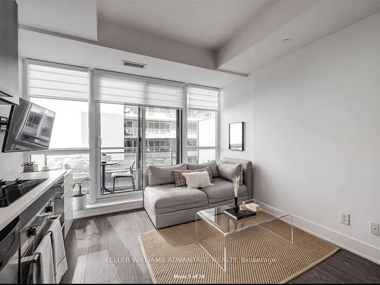 508 Wellington St W #505 — Photo 7