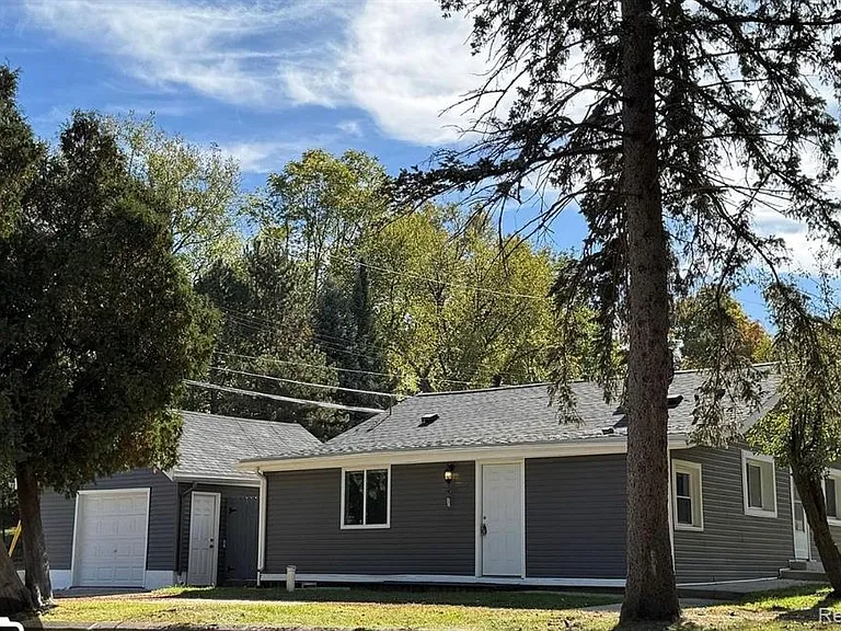 4915 Clarkston Rd — Photo 1