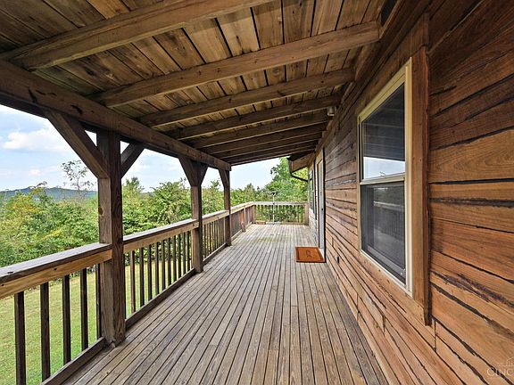 3rd image of 956 Logans Ln