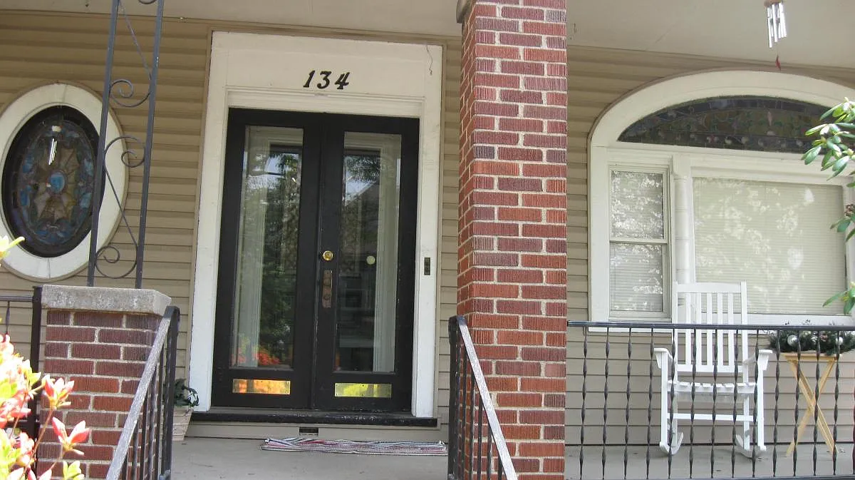 134 Laurel Avenue — Photo 2
