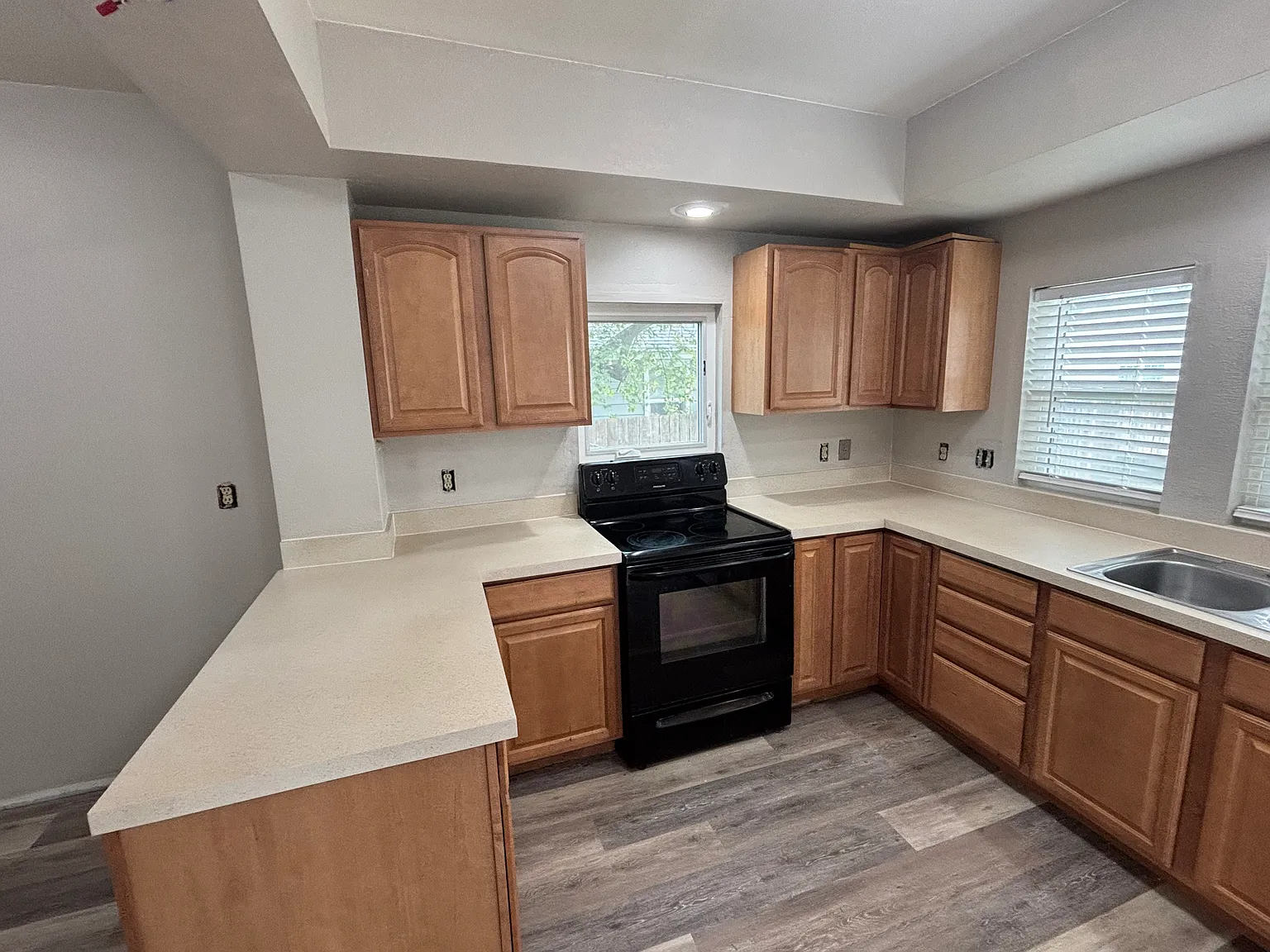 4 bed, 1814 sqft, $2,325 — Photo 3