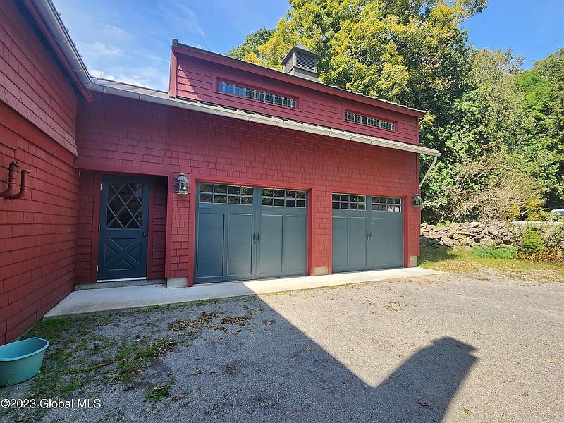 3rd image of 1670 Mill Road