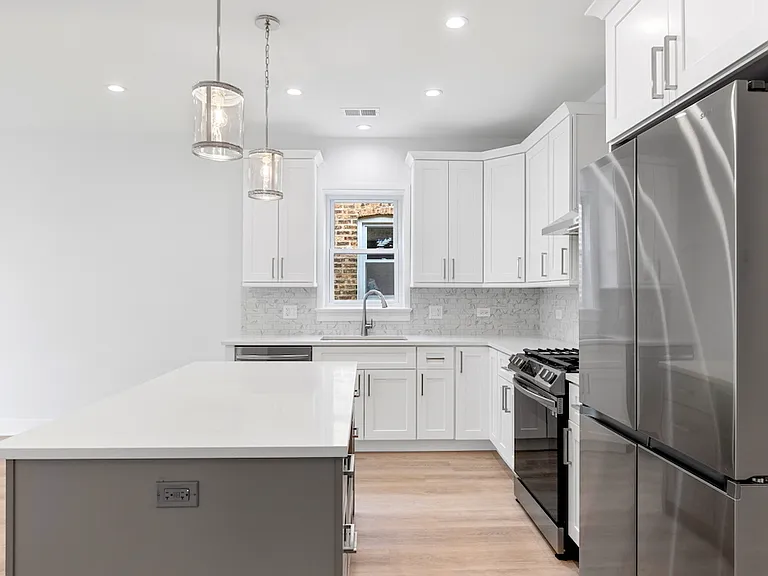 6423 N Washtenaw Ave #3 — Photo 3