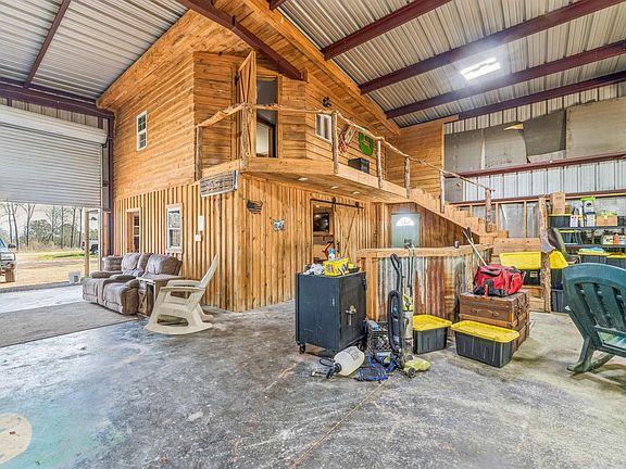 5th image of 243 Red Oak Ln