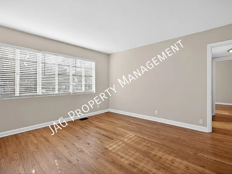 2761 Saint Johns Ave #3 — Photo 4