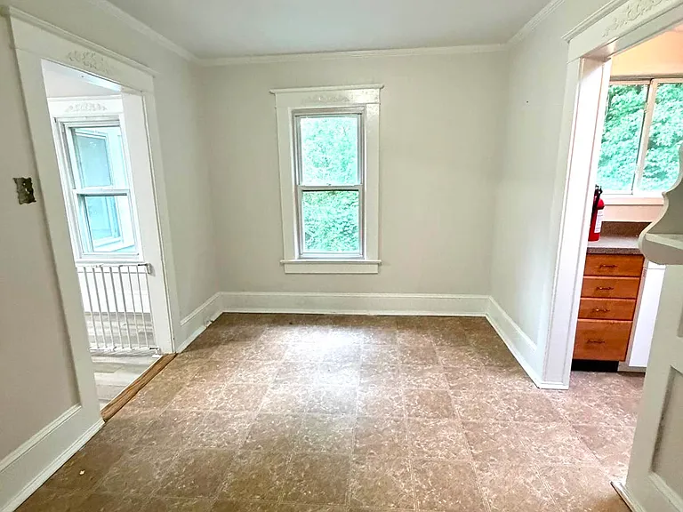 409 Dover Rd — Photo 8