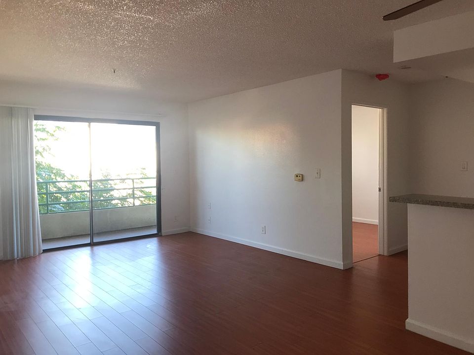 1st image of 838 S Kenmore Ave APT 201