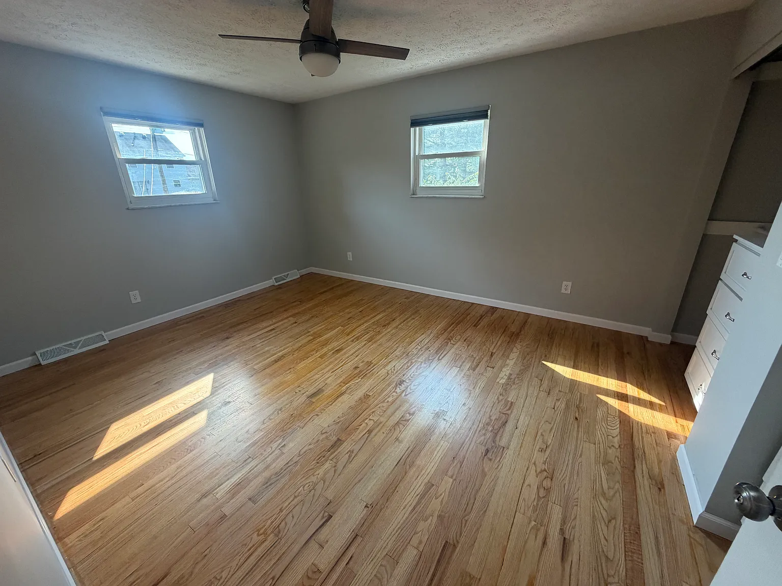 4 bed, 2.5 bath, 1824 sqft, $3,000 — Photo 4