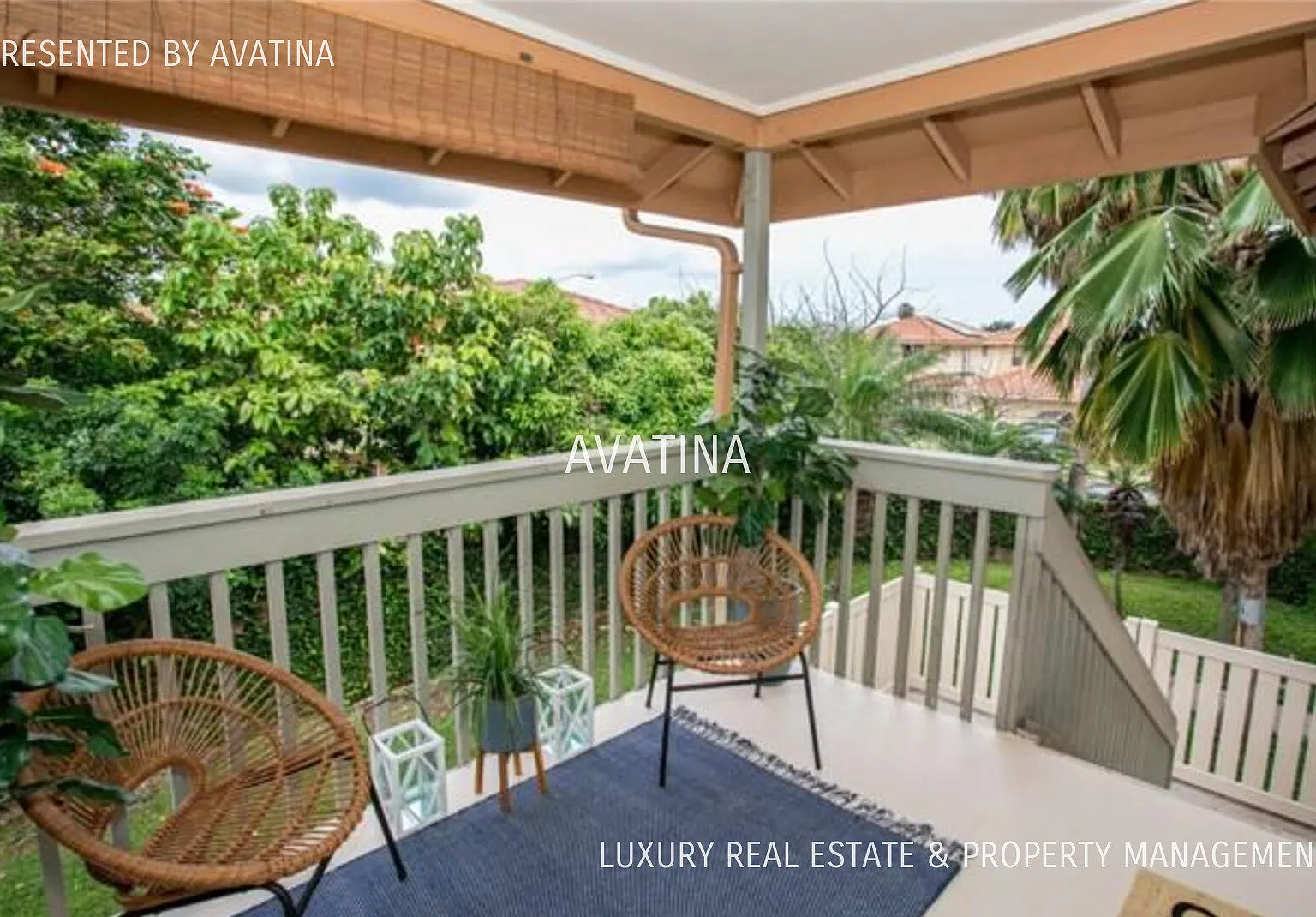 Fantastic top corner Condo with nice views! — Photo 1