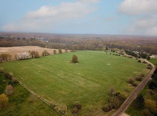 10 High Meadows Dr, Howell, MI 48843