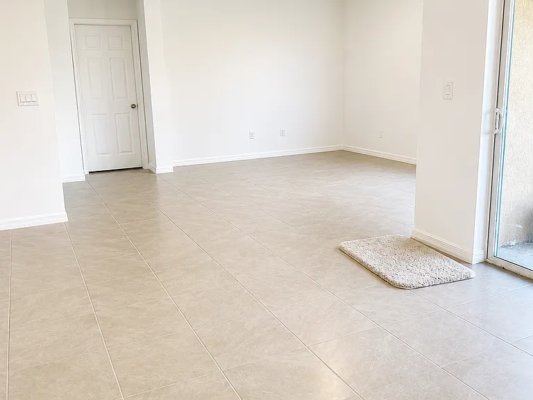 1136 Valley View Ave — Photo 2