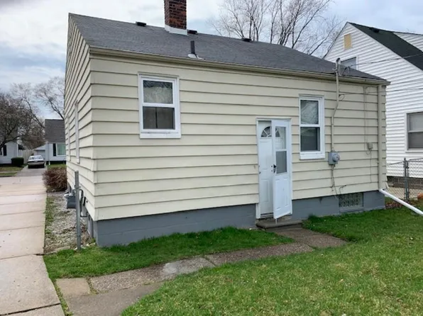 19373 Kingsville St, Harper Woods, MI 48225