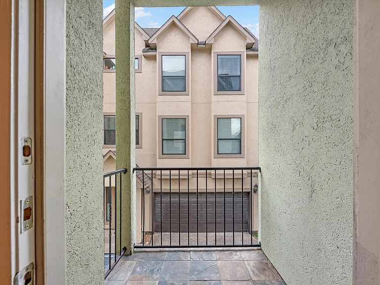 4217 Koehler St — Photo 14