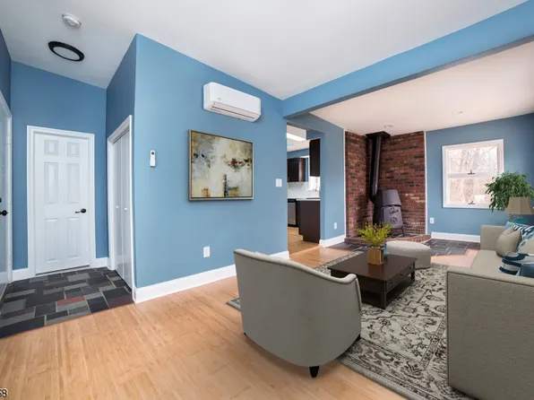 912 Walnut Dr, Newton, NJ 07860