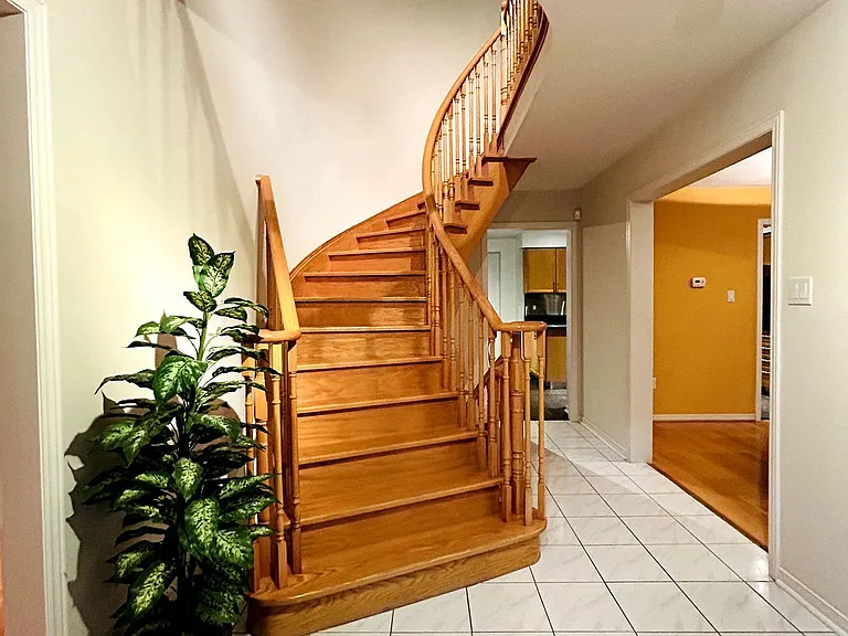 33 Westmoreland Ct — Photo 2
