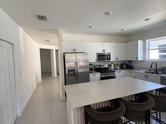 5th image of 2402 SE 30th Street