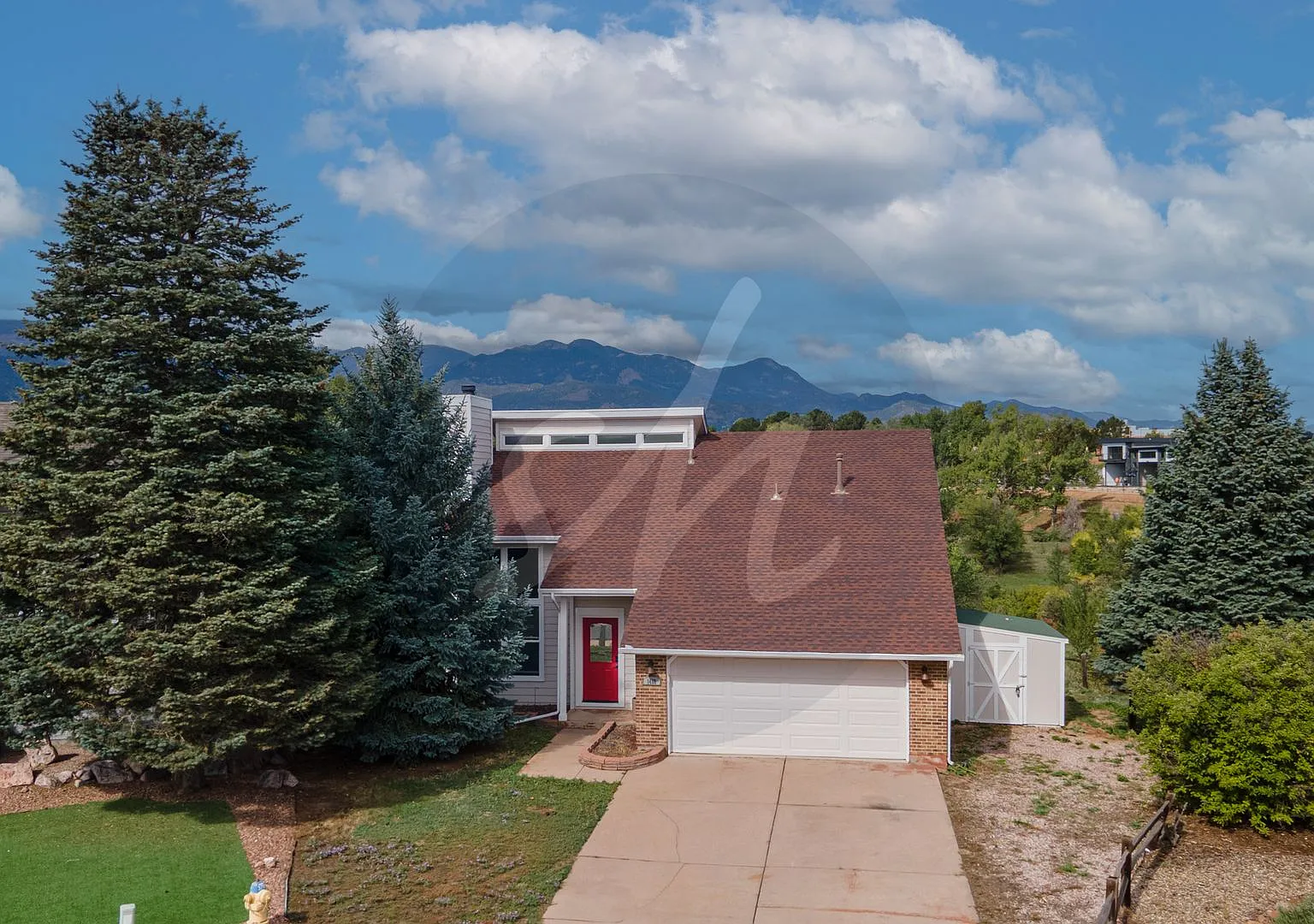 Stratmoor Neighborhood with Views Galore! — Photo 3
