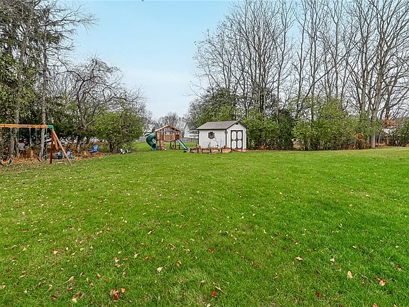 4th image of 128 Shady Oak Dr