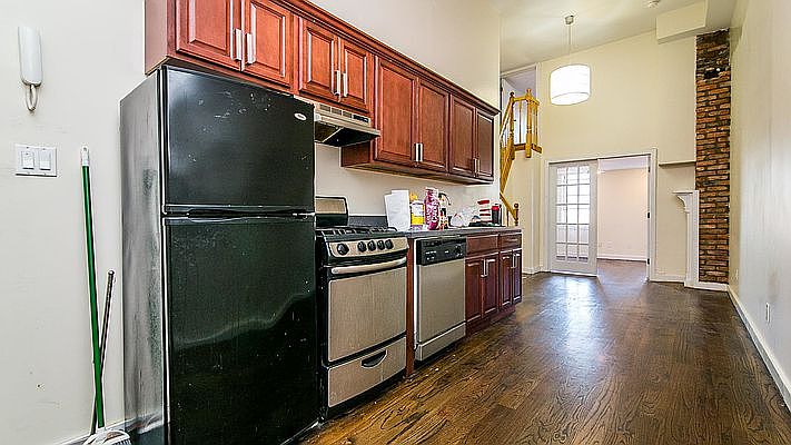 1st image of 295 Maujer St #4L