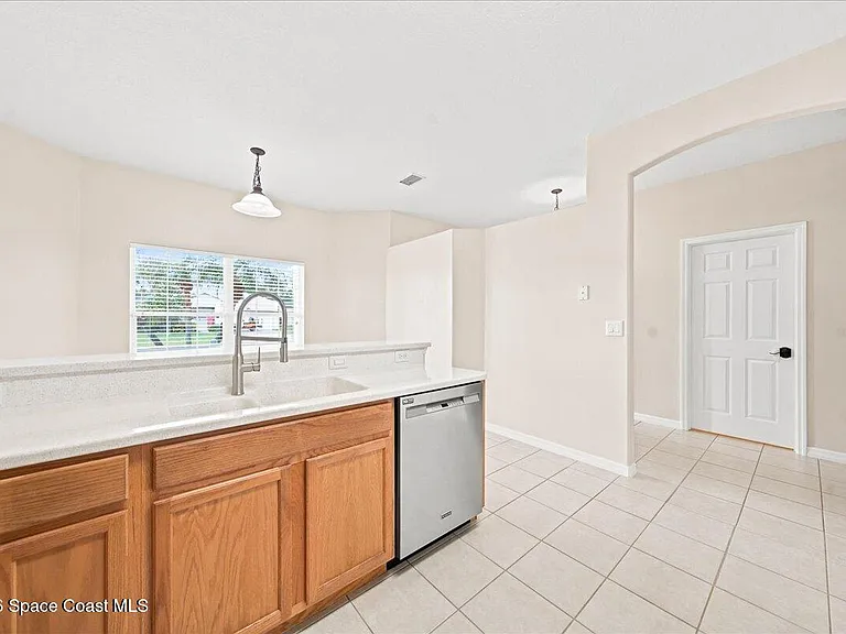 5647 Indigo Crossing Dr — Photo 8