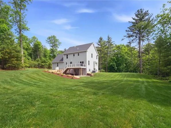 14 Elaine Dr, Hopkinton, RI 02833