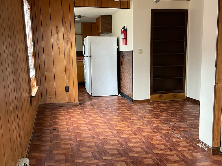 25 E Crescent St #1 — Photo 3