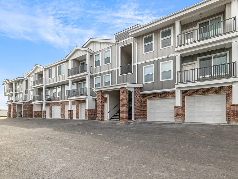 1135 Latitude Cir — Photo 37