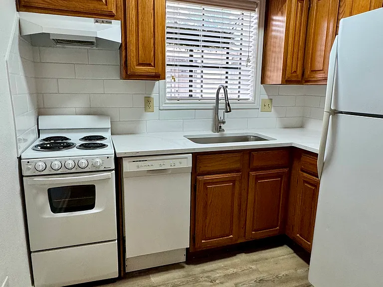 1311 Antoine Dr #122 — Photo 7