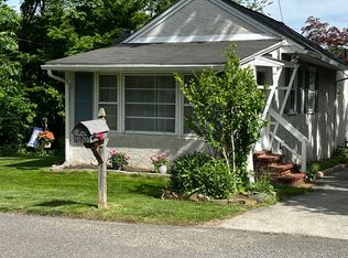 19 Pine St, Newtown Square, PA 19073