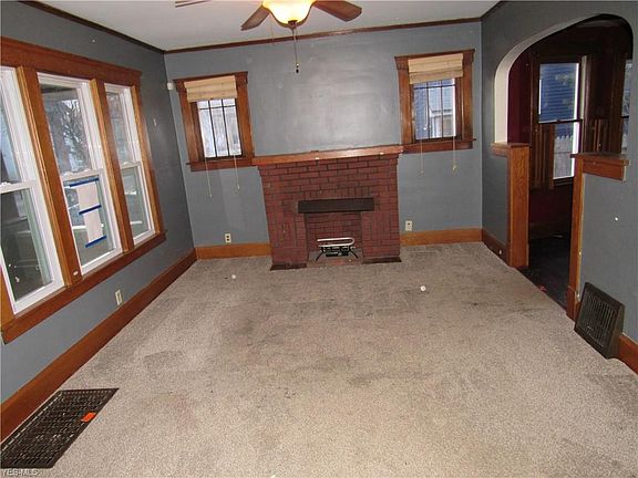 5th image of 10 Phillips Ct