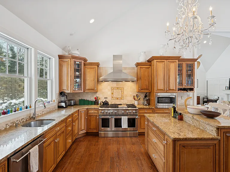 309 Old Sag Harbor Rd — Photo 10