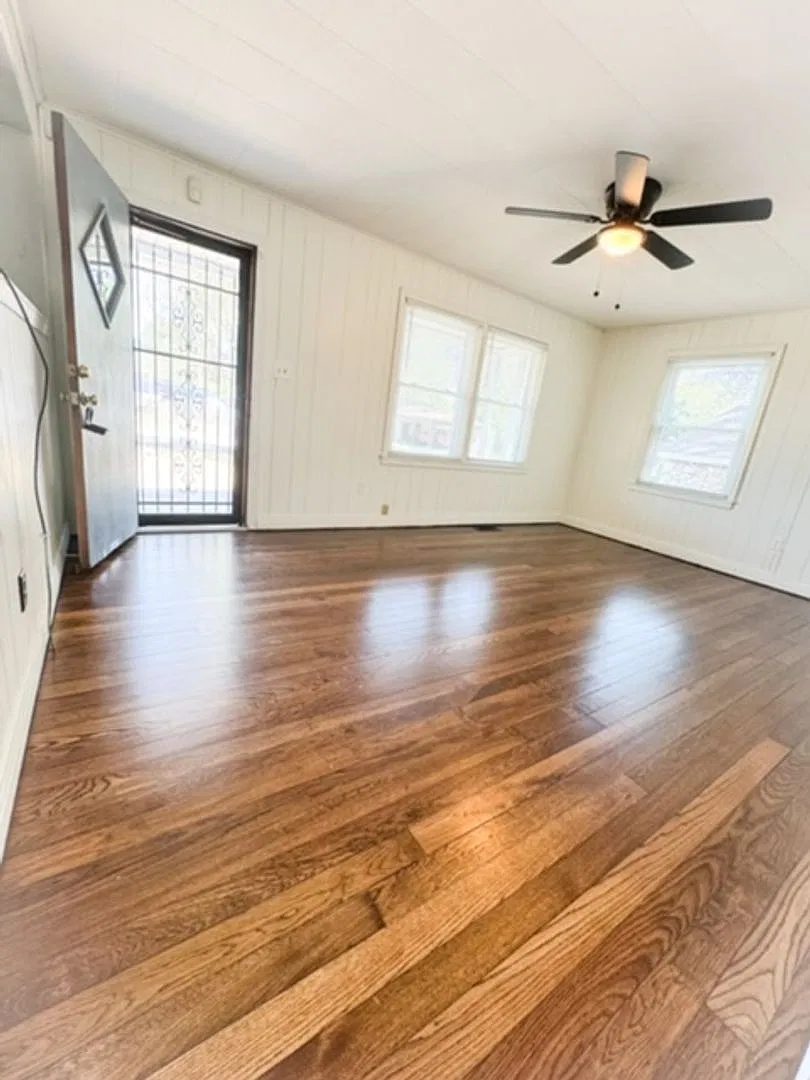 1020 West Ashley — Photo 2