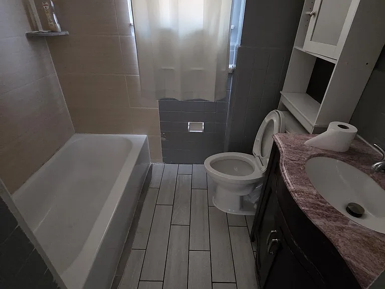 2123 Loney St — Photo 2