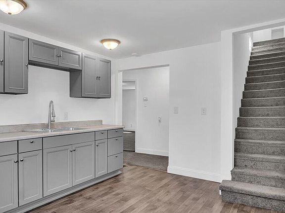 4th image of 202 Liberty St