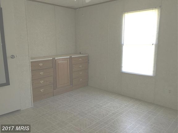 5th image of 416 Melvin Ave