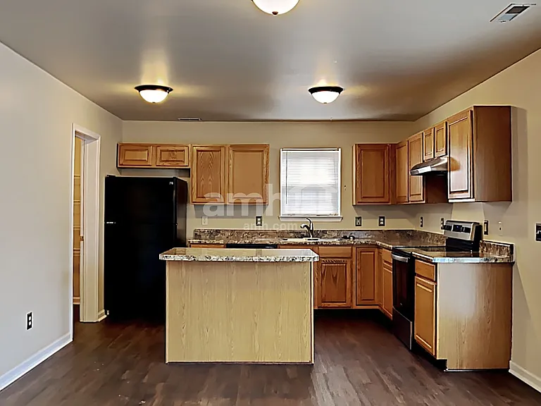 1616 Harrison Way — Photo 3