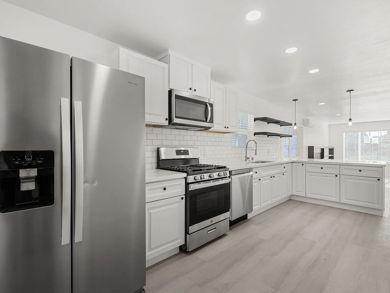 3 bed, 1330 sqft, $3,000 — Photo 4