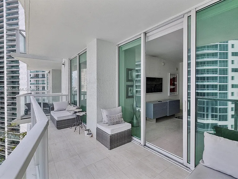218 SE 14th St #1804 — Photo 3