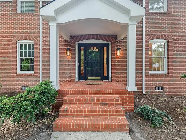 1433 Williams Cir — Photo 7