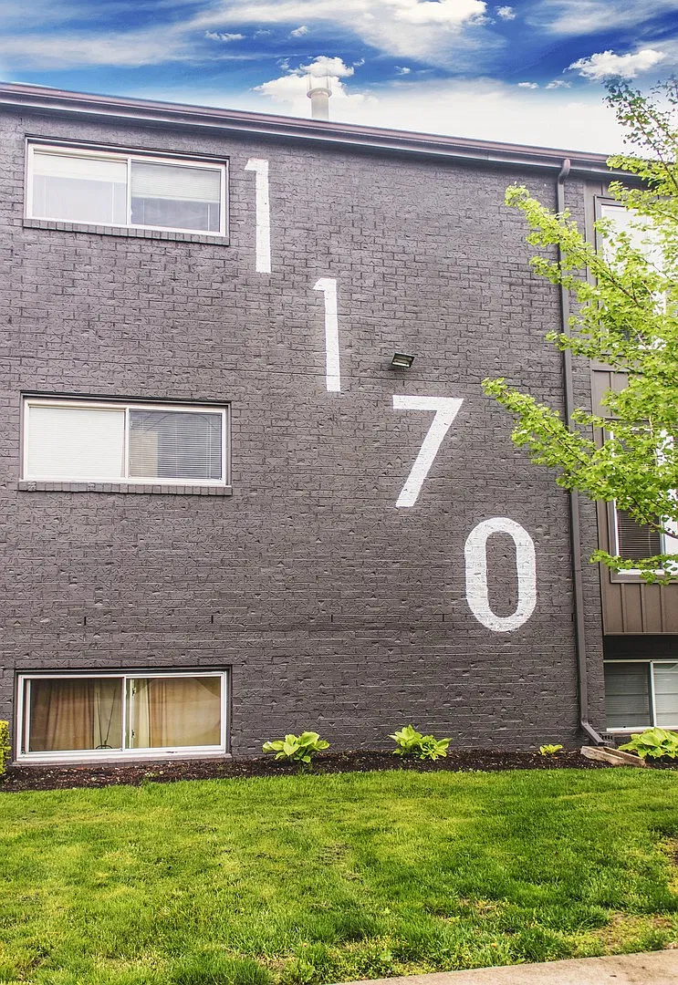 1170 Franklin Avenue — Photo 2