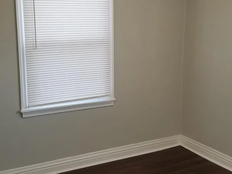 2418 Lindbergh Dr — Photo 5