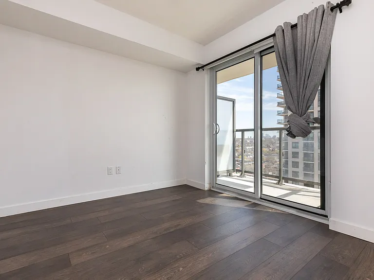 1420 Dupont St — Photo 11