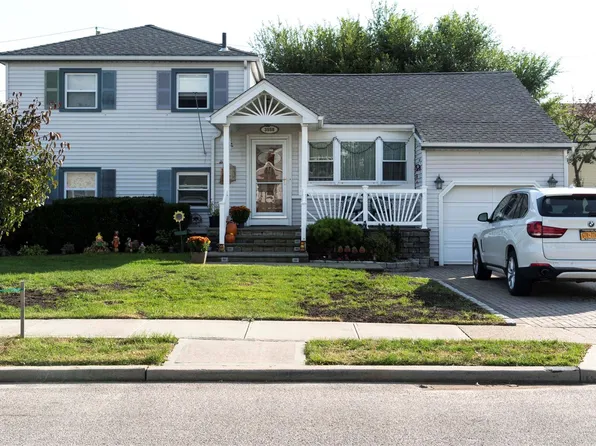 3558 Roanoke Street, Seaford, NY 11783