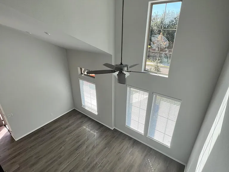 832 Azul Lagoon Dr — Photo 17