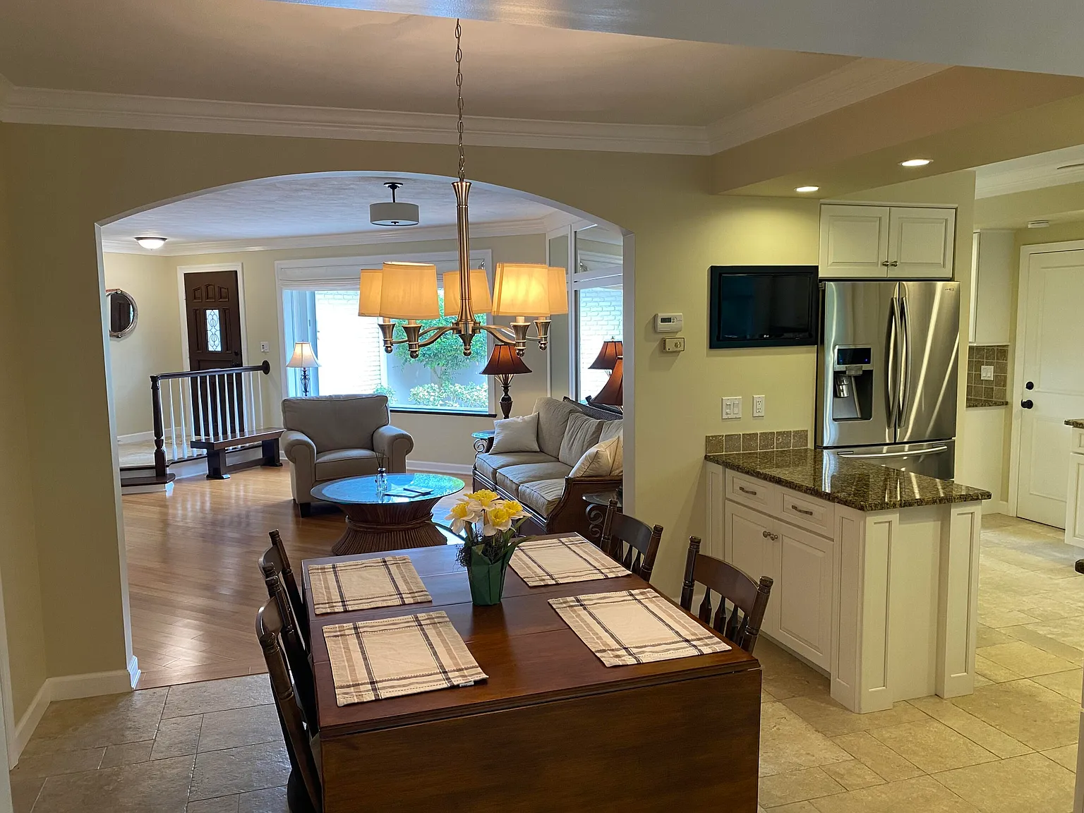 2 bed, 2.0 bath, 1722 sqft, $8,000 — Photo 3