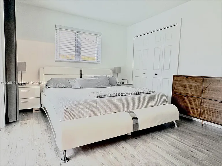 5770 NE 18th Ave — Photo 13
