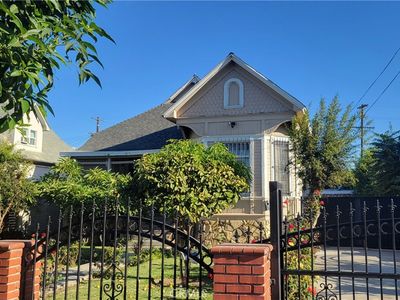 207 E 25th St, Los Angeles, CA, 90011