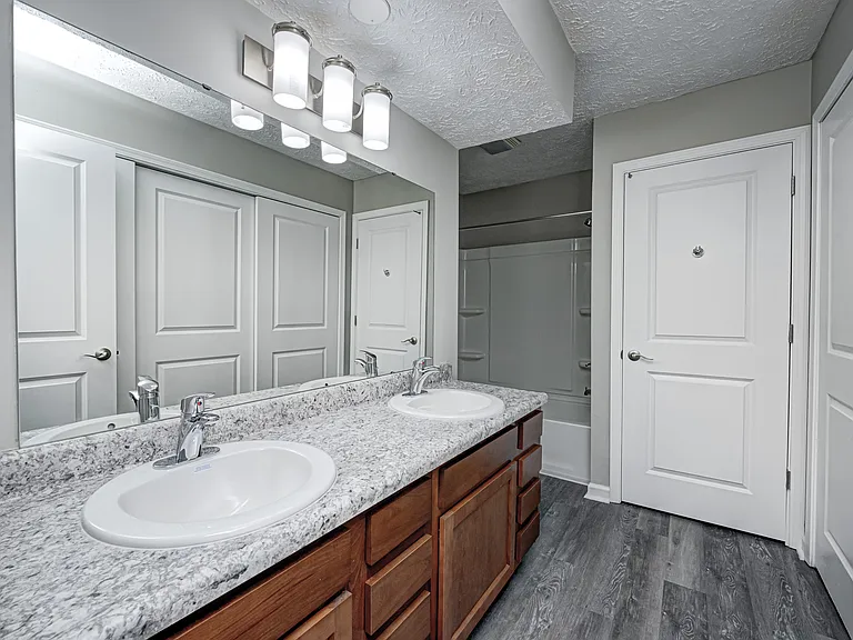 Ivy Knoll Apartments — Photo 47