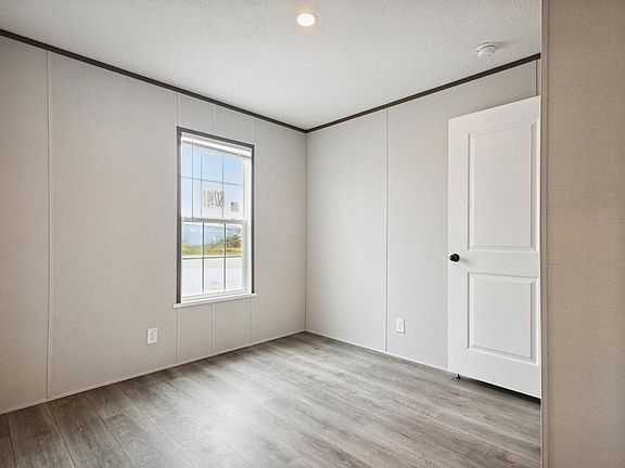 5th image of 10 Benjamin Ln