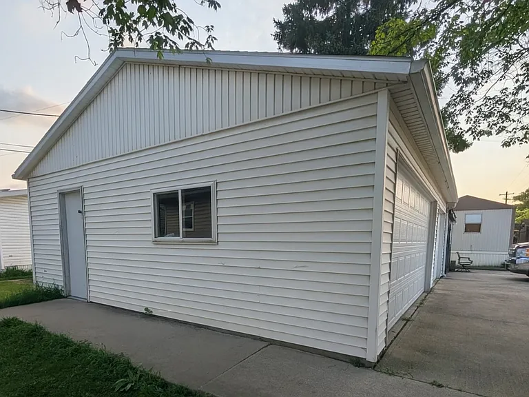 1198 Harmon Ave — Photo 3